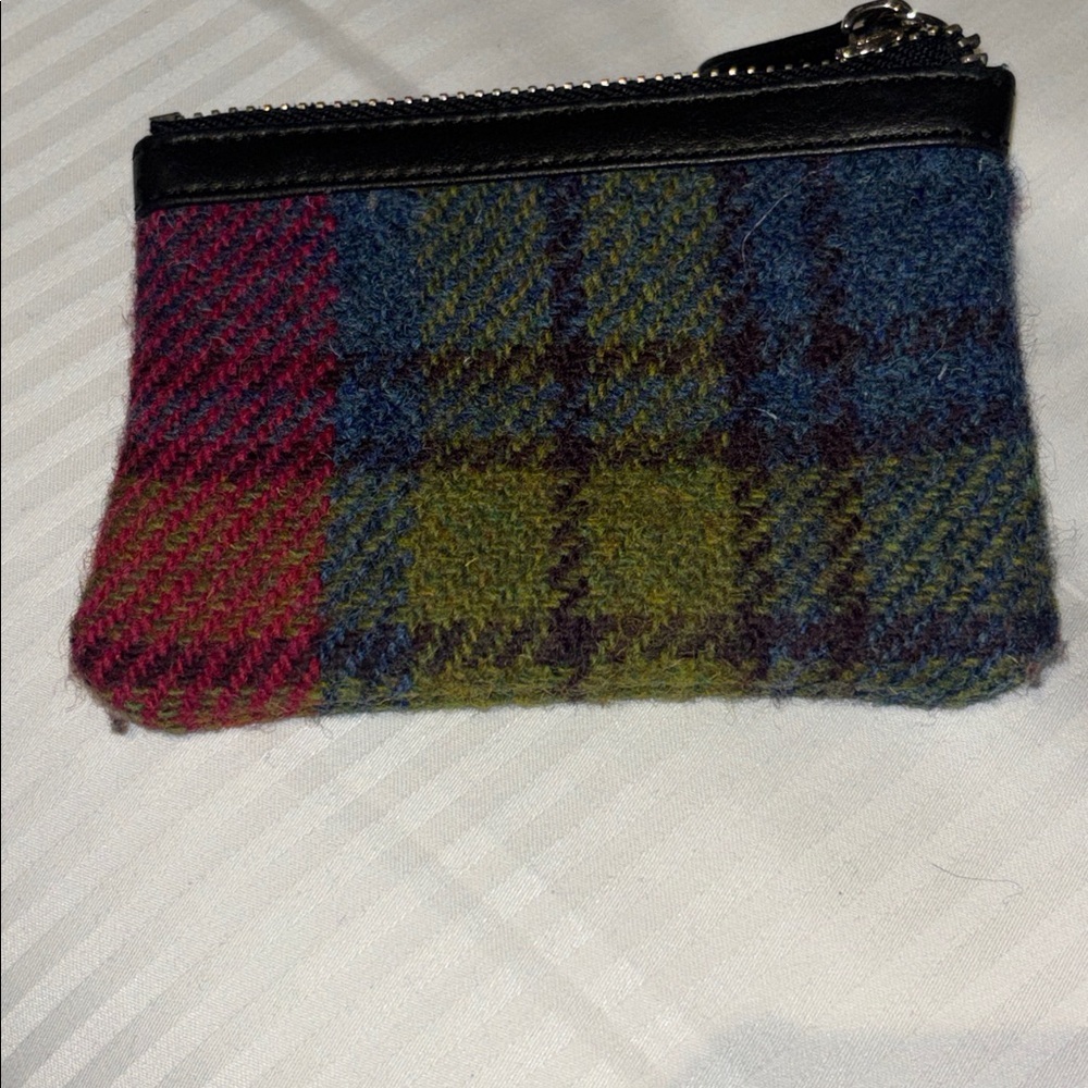 HARRIS TWEED MULTICOLOR COIN PURSE
FUN AND FABULOUS
CHIC AND STYLISH
